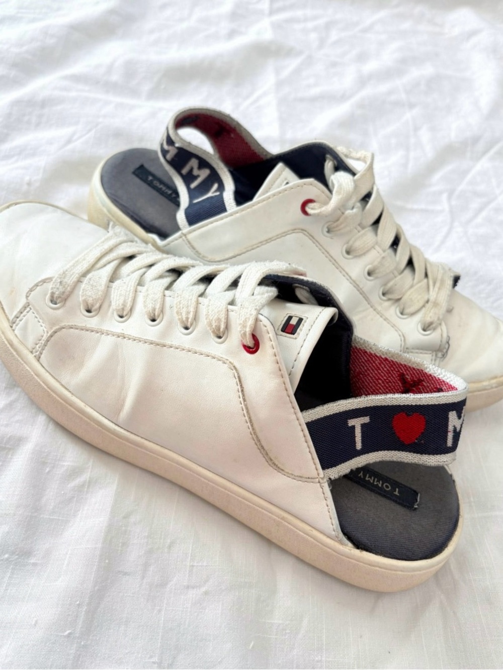 Tommy Hilfiger White Leather Slip On Sneakers Women’s Size 8 Casual Preppy Shoes